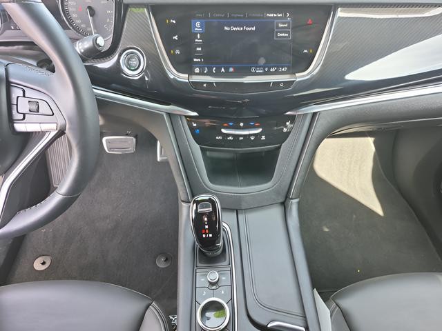 Cadillac XT6 Vehicle Full-screen Gallery Image 17