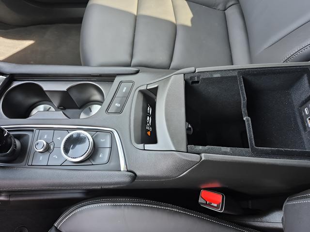 Cadillac XT6 Vehicle Full-screen Gallery Image 24