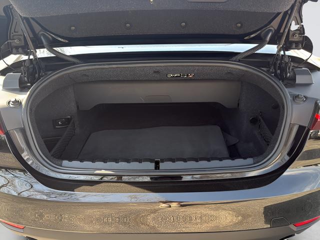 BMW 4 Series Vehicle Full-screen Gallery Image 10
