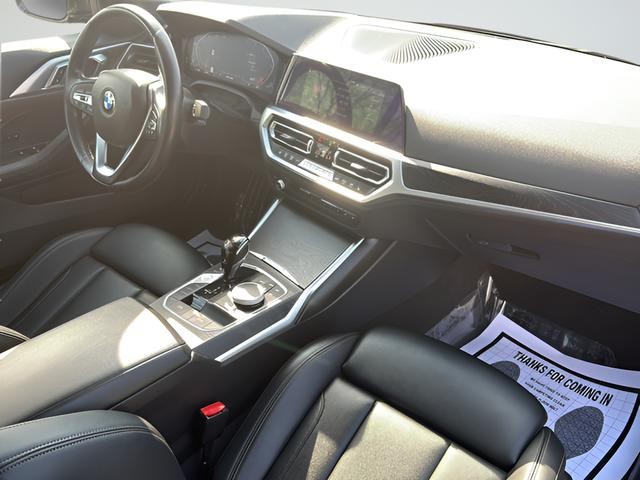 BMW 4 Series Vehicle Full-screen Gallery Image 12