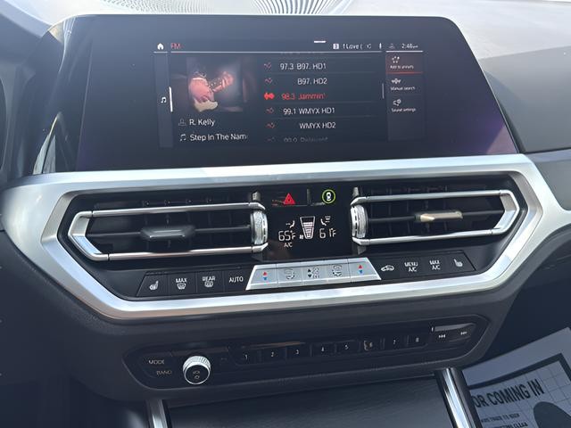 BMW 4 Series Vehicle Full-screen Gallery Image 16