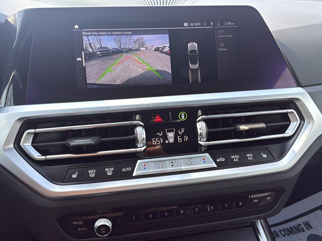 BMW 4 Series Vehicle Full-screen Gallery Image 17