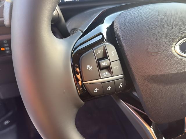 Ford Escape Vehicle Full-screen Gallery Image 09