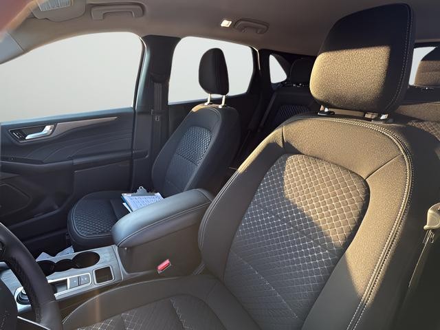 Ford Escape Vehicle Full-screen Gallery Image 10