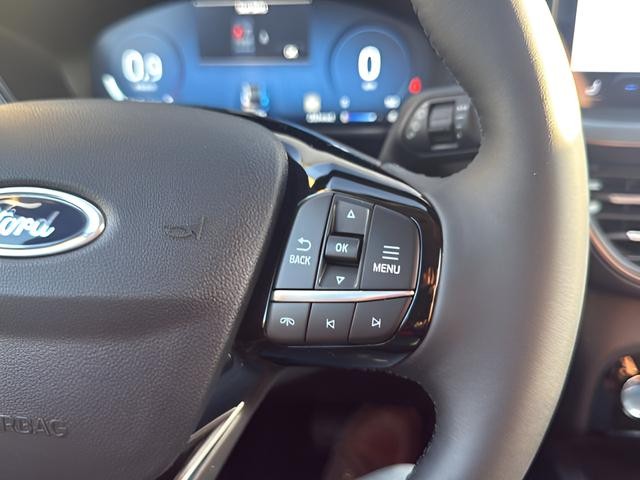 Ford Escape Vehicle Full-screen Gallery Image 16