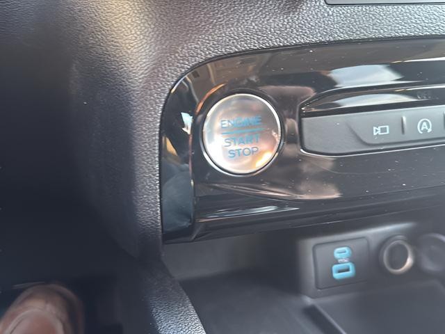 Ford Escape Vehicle Full-screen Gallery Image 17
