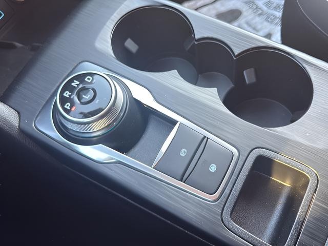 Ford Escape Vehicle Full-screen Gallery Image 18
