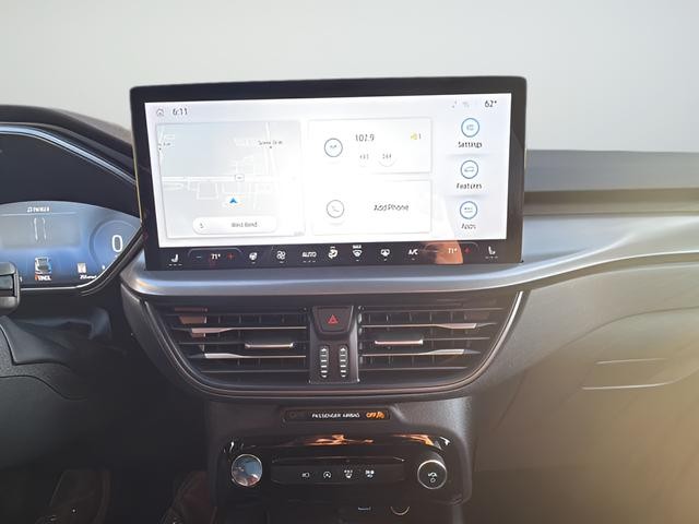 Ford Escape Vehicle Full-screen Gallery Image 19