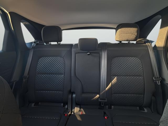Ford Escape Vehicle Full-screen Gallery Image 27