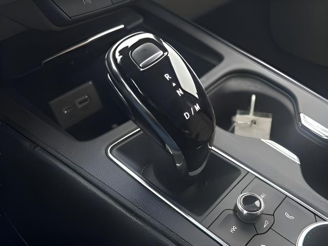 Cadillac XT4 Vehicle Full-screen Gallery Image 15