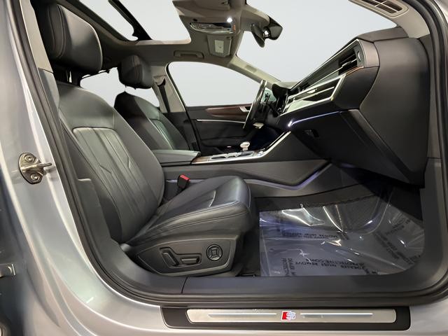 Audi A6 Vehicle Full-screen Gallery Image 15