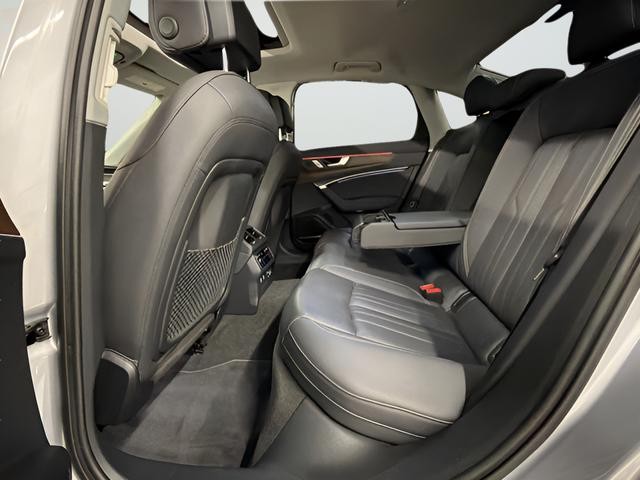 Audi A6 Vehicle Full-screen Gallery Image 17