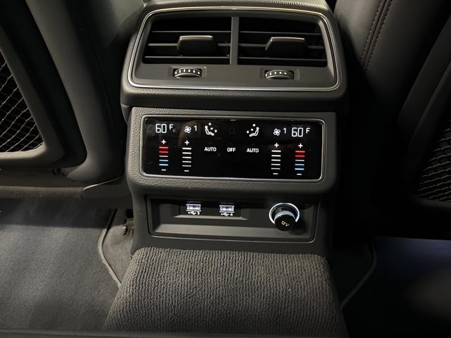 Audi A6 Vehicle Full-screen Gallery Image 18