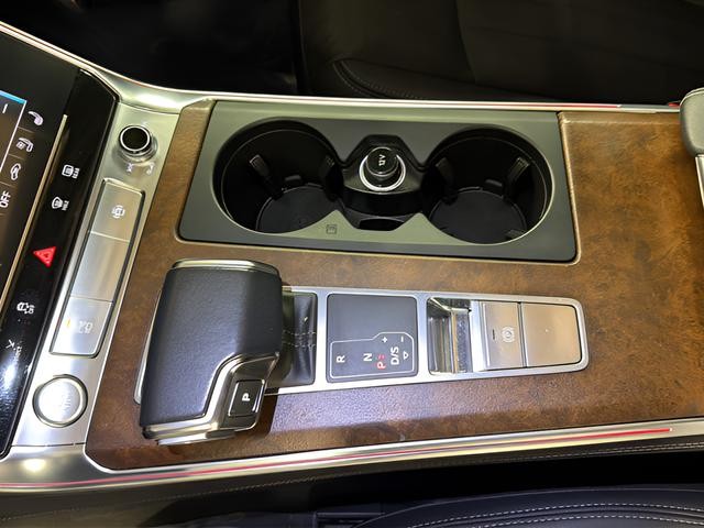 Audi A6 Vehicle Full-screen Gallery Image 22