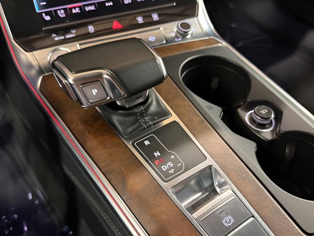 Audi A6 Vehicle Full-screen Gallery Image 27