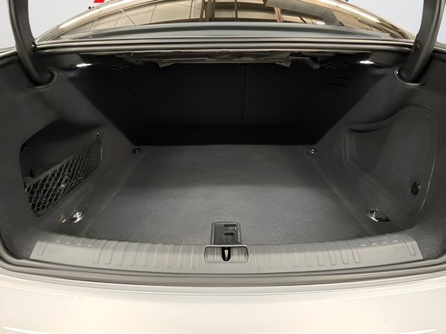 Audi A6 Vehicle Full-screen Gallery Image 29