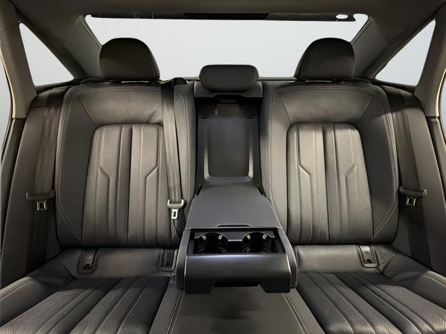 Audi A6 Vehicle Full-screen Gallery Image 33