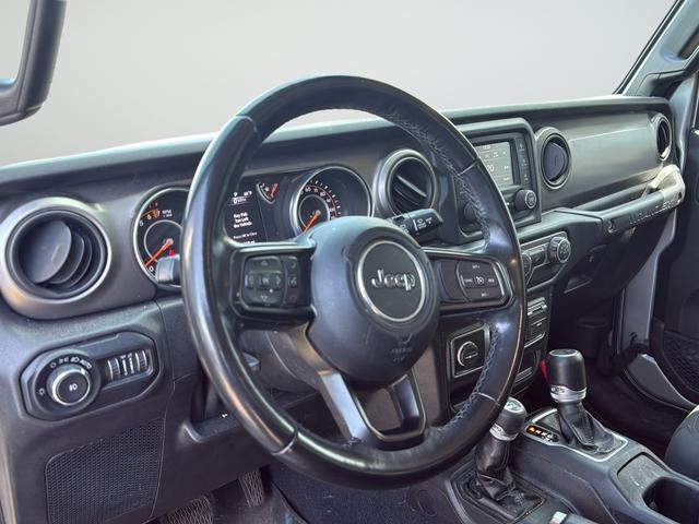 Jeep Wrangler Vehicle Full-screen Gallery Image 03
