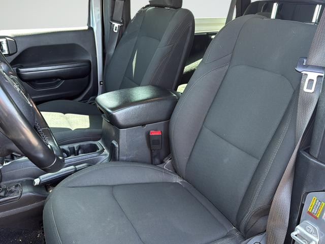 Jeep Wrangler Vehicle Full-screen Gallery Image 06