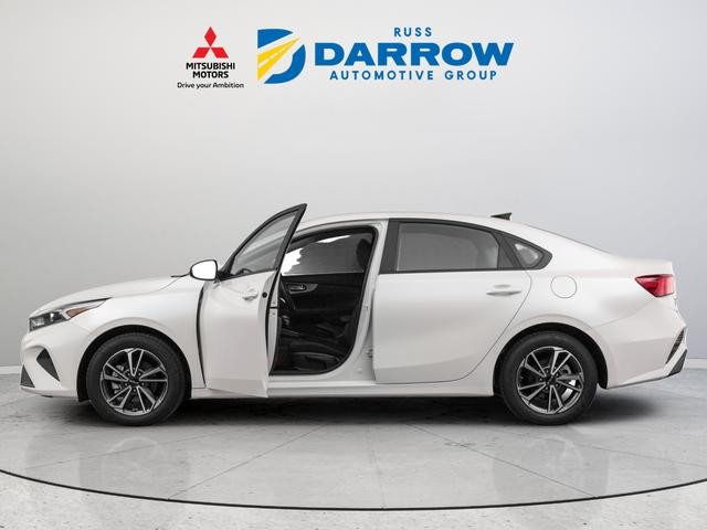 Kia Forte Vehicle Full-screen Gallery Image 02