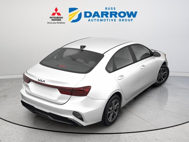 Kia Forte Vehicle Full-screen Gallery Image 04