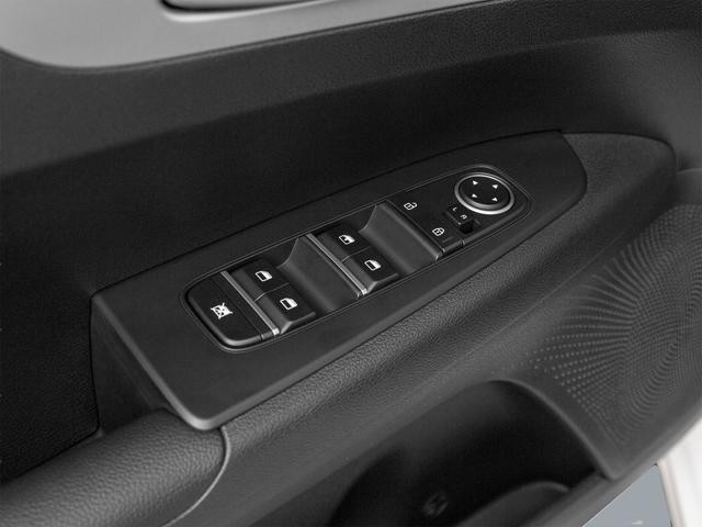 Kia Forte Vehicle Full-screen Gallery Image 13
