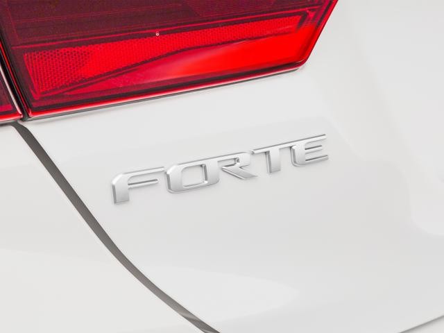 Kia Forte Vehicle Full-screen Gallery Image 40