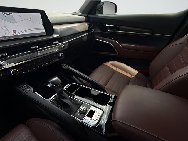 Kia Telluride Vehicle Full-screen Gallery Image 14