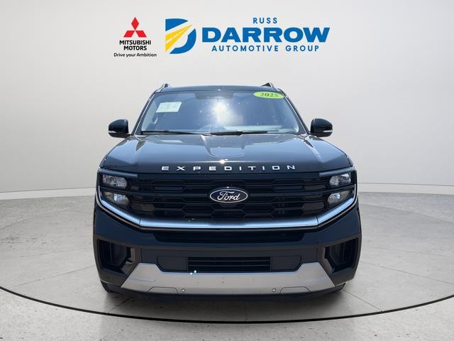 Ford Expedition Max Vehicle Full-screen Gallery Image 08