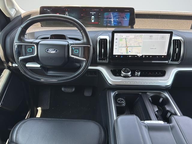 Ford Expedition Max Vehicle Full-screen Gallery Image 11