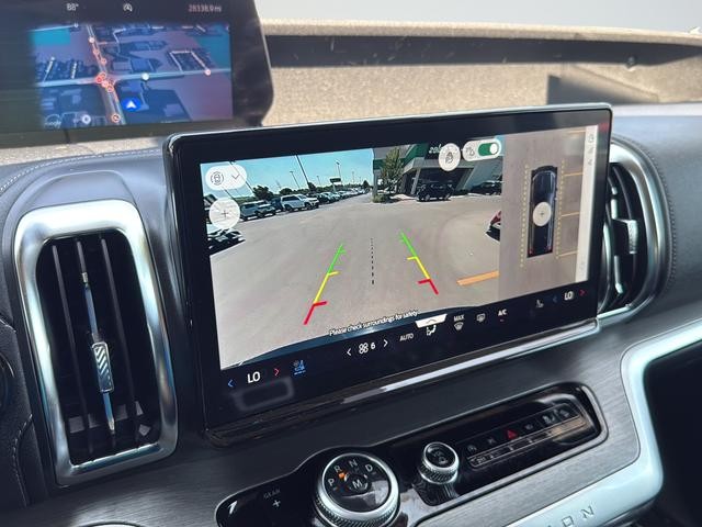Ford Expedition Max Vehicle Full-screen Gallery Image 14