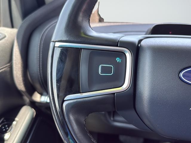 Ford Expedition Max Vehicle Full-screen Gallery Image 15