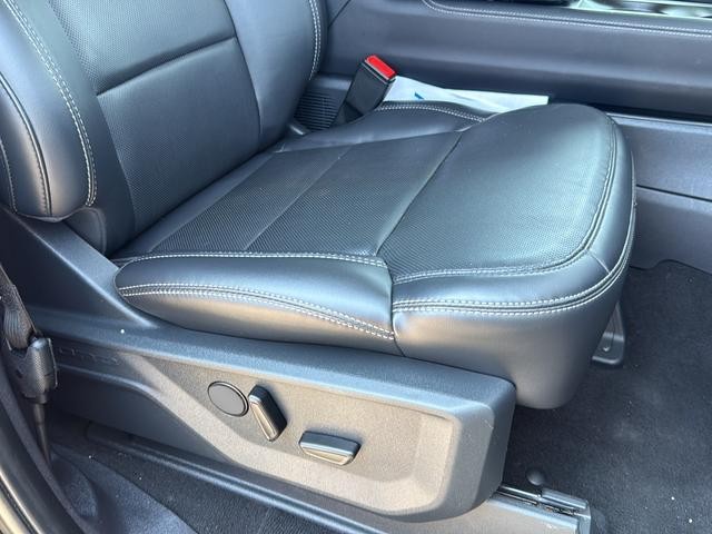 Ford Expedition Max Vehicle Full-screen Gallery Image 17