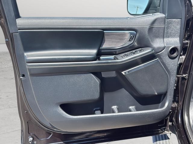 Ford Expedition Max Vehicle Full-screen Gallery Image 23