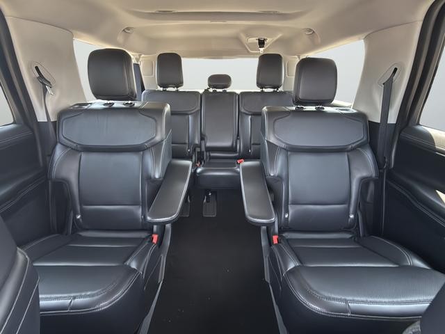 Ford Expedition Max Vehicle Full-screen Gallery Image 28