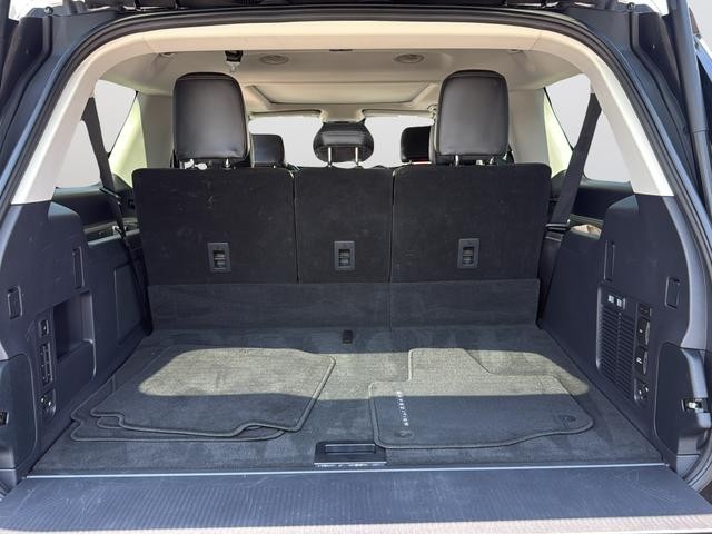 Ford Expedition Max Vehicle Full-screen Gallery Image 30