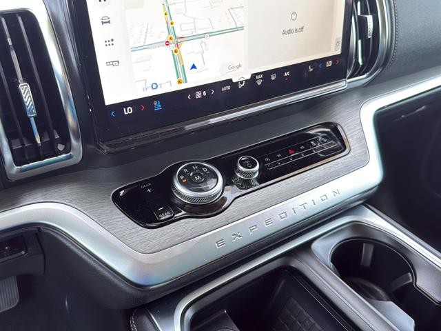 Ford Expedition Max Vehicle Full-screen Gallery Image 32