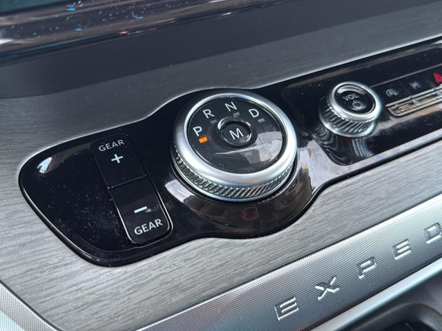 Ford Expedition Max Vehicle Full-screen Gallery Image 36