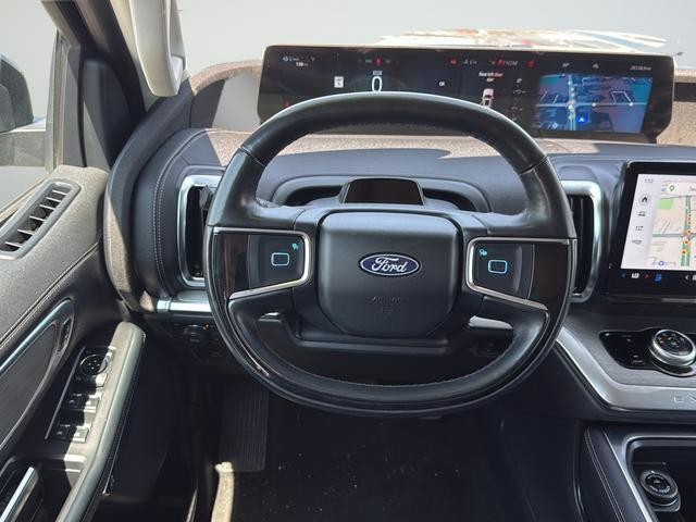 Ford Expedition Max Vehicle Full-screen Gallery Image 37