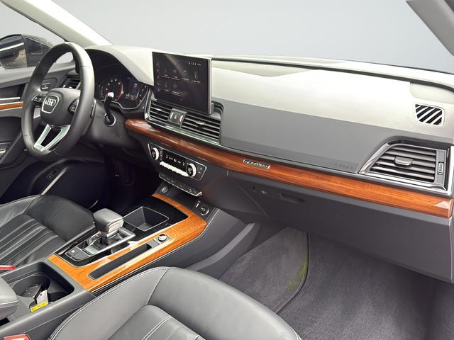 Audi Q5 Vehicle Full-screen Gallery Image 10