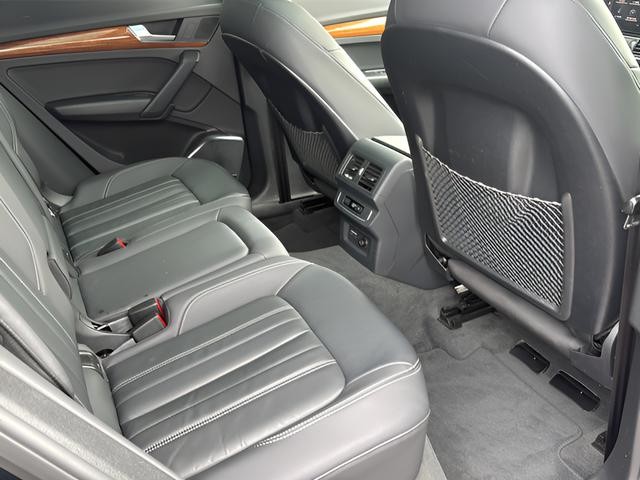 Audi Q5 Vehicle Full-screen Gallery Image 11