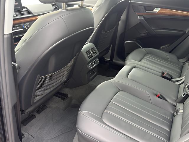Audi Q5 Vehicle Full-screen Gallery Image 14