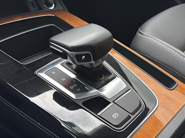 Audi Q5 Vehicle Full-screen Gallery Image 22