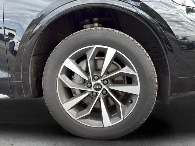 Audi Q5 Vehicle Full-screen Gallery Image 24