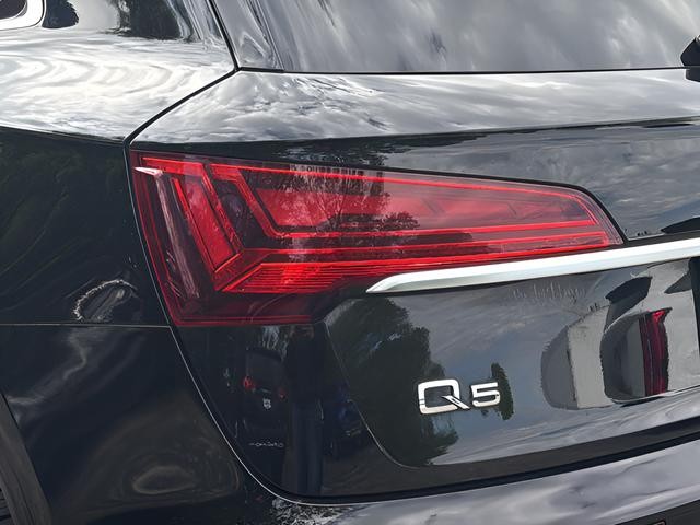 Audi Q5 Vehicle Full-screen Gallery Image 27