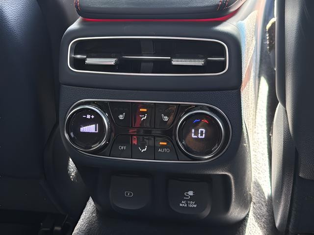 Genesis GV70 Vehicle Full-screen Gallery Image 12