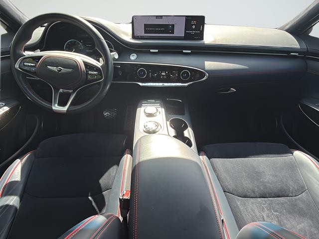 Genesis GV70 Vehicle Full-screen Gallery Image 13