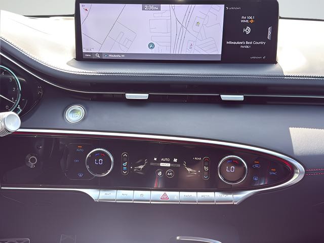 Genesis GV70 Vehicle Full-screen Gallery Image 14