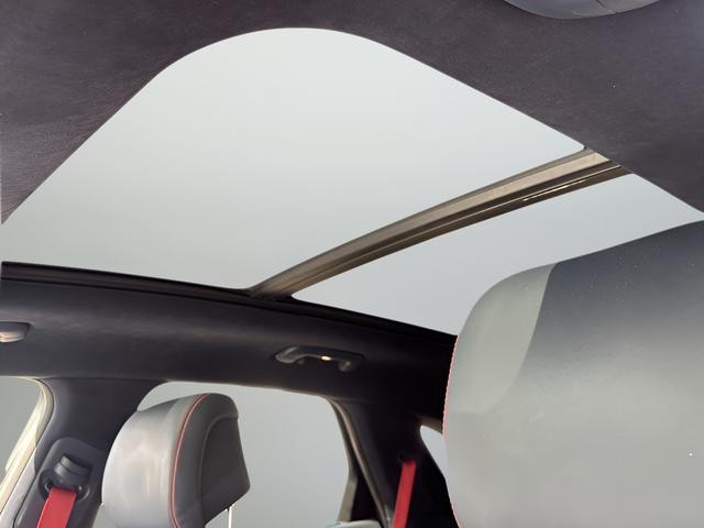 Genesis GV70 Vehicle Full-screen Gallery Image 18