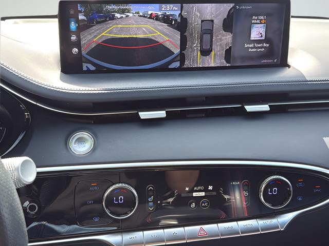 Genesis GV70 Vehicle Full-screen Gallery Image 22